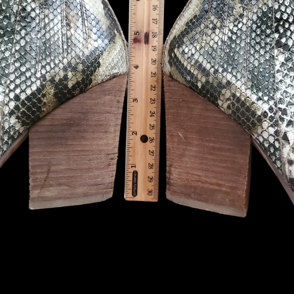 Guess Snakeskin look point toe booties. Size 8.5M US. - Picture 6 of 9